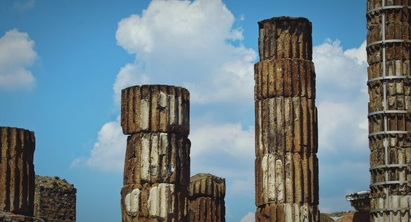 Quels sont les sites incontournables pour une visite archéologique à Pompéi, Italie ?
